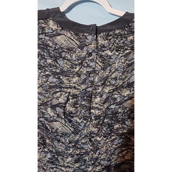 Brownstone Studio Blouse Womens Size 8 Long Sleeve Button Close Gray Print Silk - Picture 3 of 8